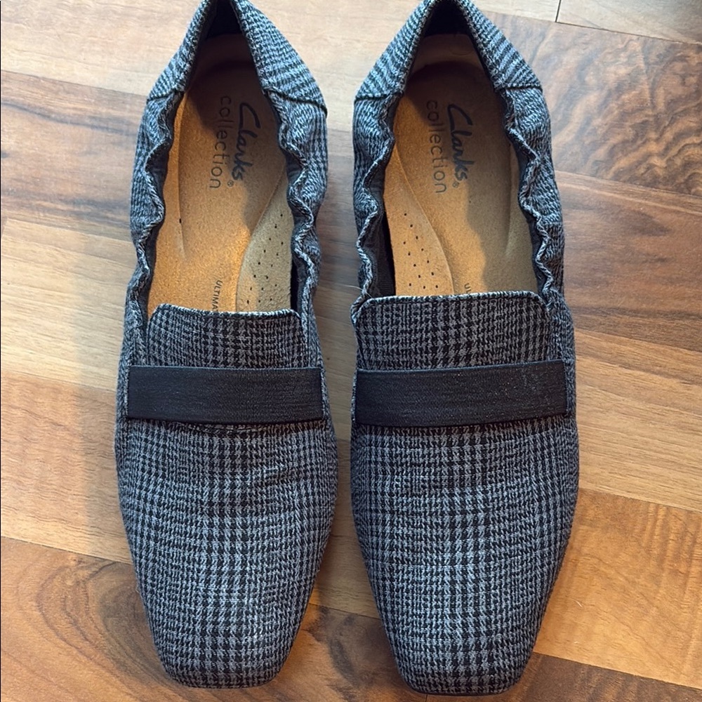 Clarks Woman’s Black and Grey Loafers